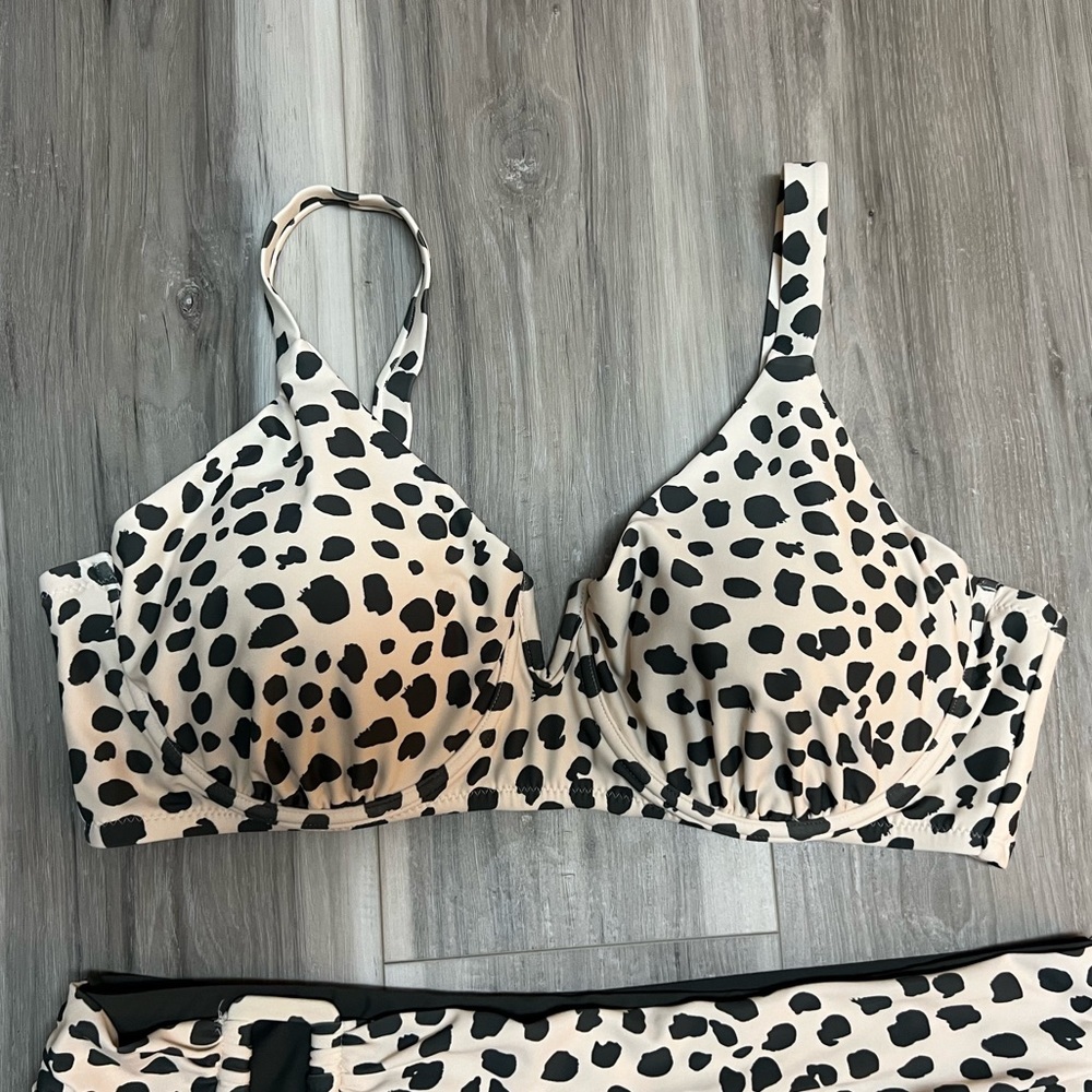 Bikini - Picture 2 of 4